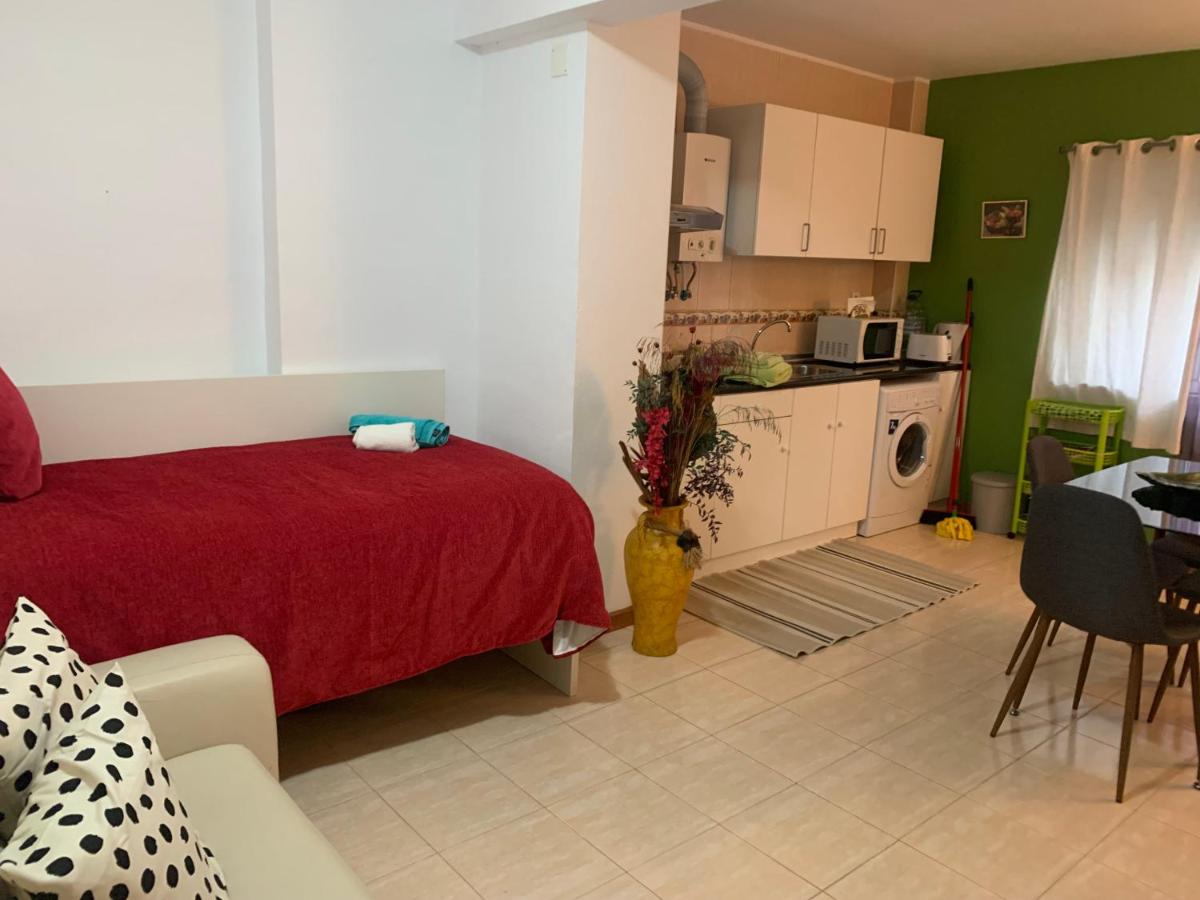 Beautiful 1-Bed Apartment in Aldeia de Paio Pires - Housity