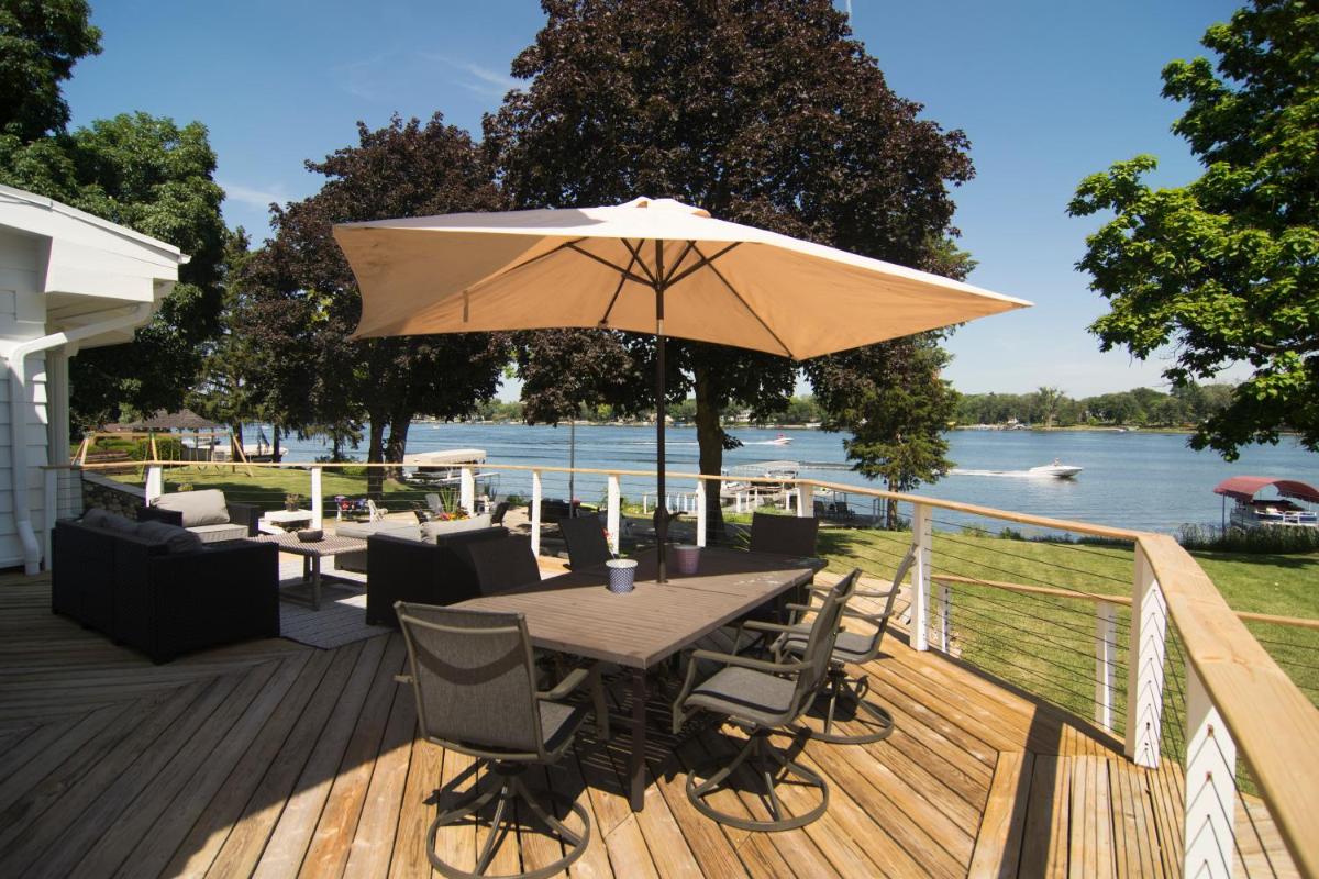 Chain O’Lakes Waterfront Resort on Lake Catherine - Housity