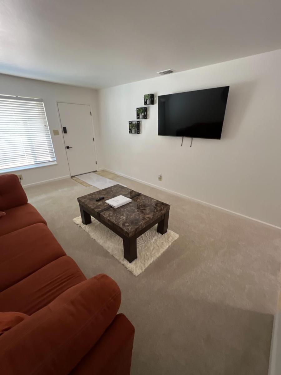 1958 Cozy Bungalow near Downtown Sacramento - Housity