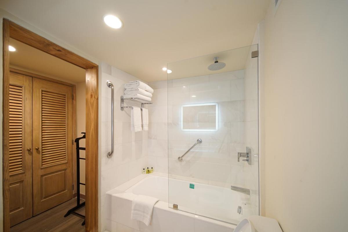 Real Intercontinental San Salvador, an IHG Hotel - Housity
