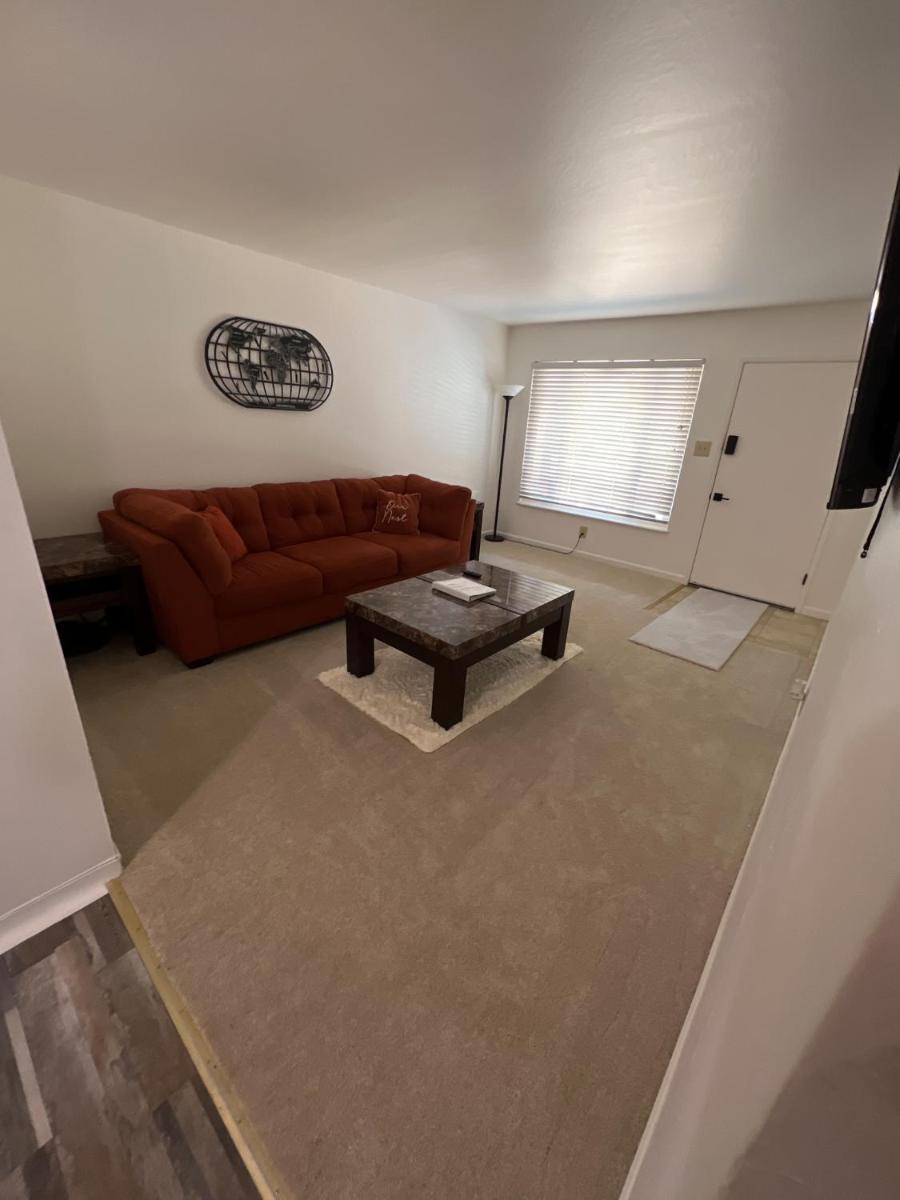 1958 Cozy Bungalow near Downtown Sacramento - Housity
