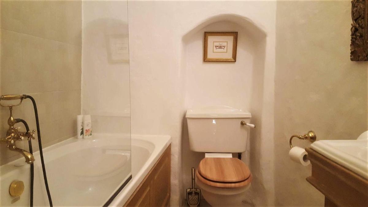 Cozy Old Town Historic House - Housity