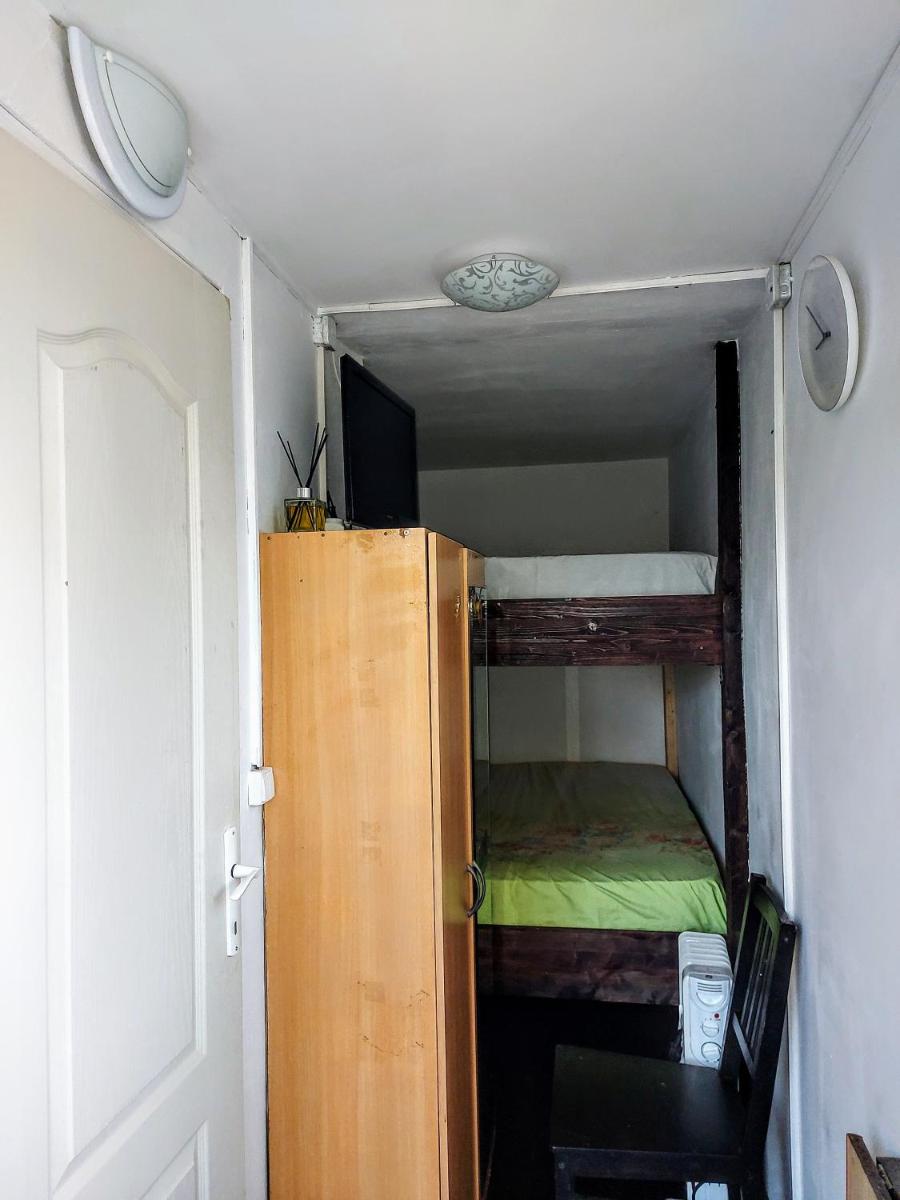Back Garden Cabin Home with Terrace(Self Check-in) - Housity