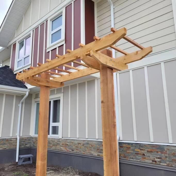 Brand New Luxury 1 bedroom Townhouse with full kitchen - Housity