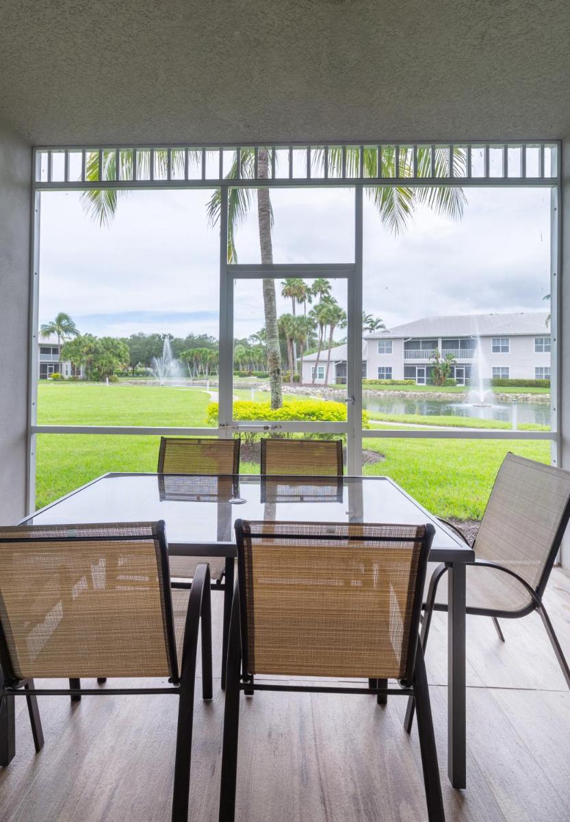 Free golf! Stay, Play, Work from luxury 2bdr plus den 1st floor villa in Lely golf resort - Housity