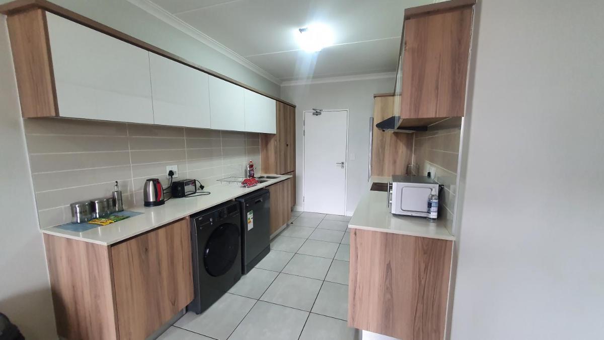 The Blyde Crystal Lagoon One Bedroom Apartment - Housity