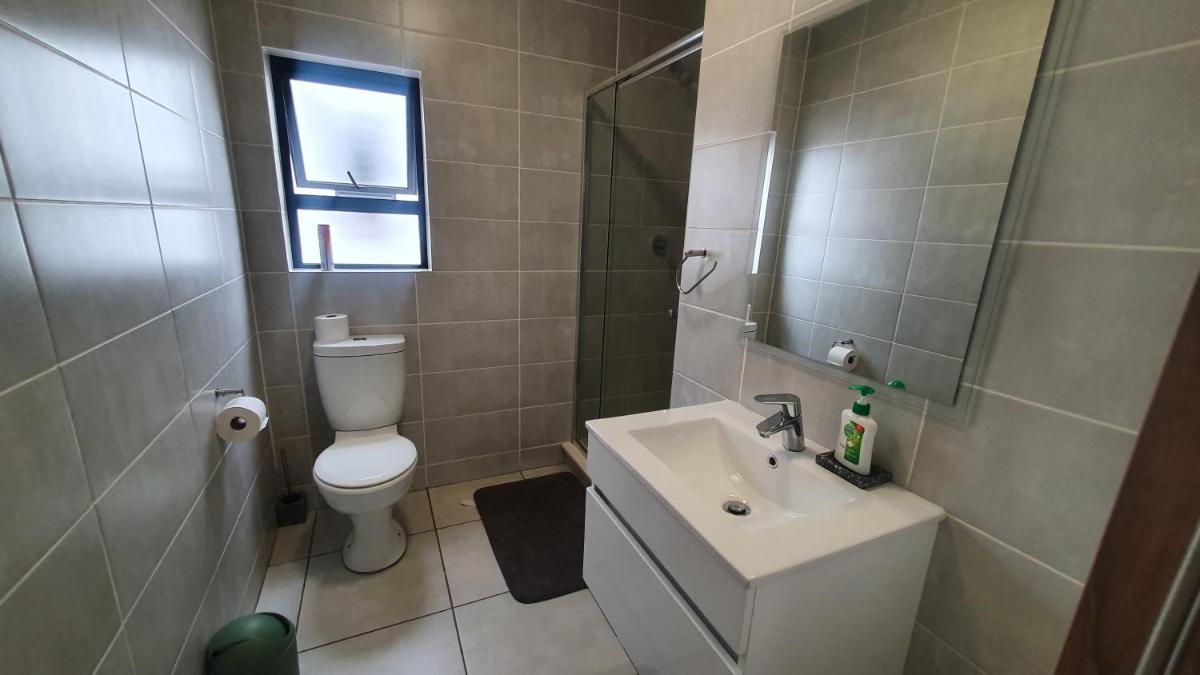 The Blyde Crystal Lagoon One Bedroom Apartment - Housity