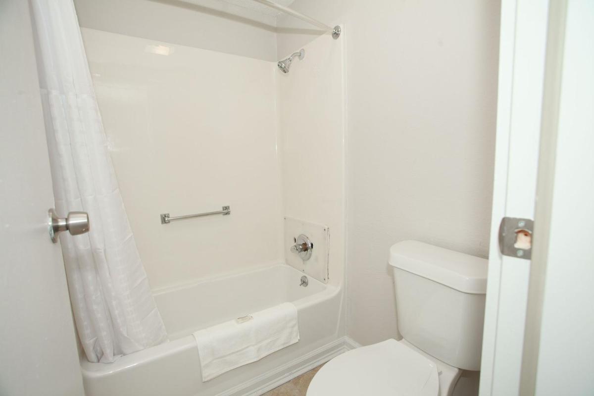 Travelodge by Wyndham Macon West - Housity