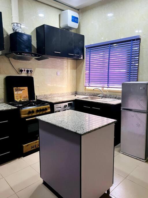 Fully furnished 3-bedroom flat with parking area. - Housity