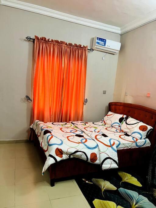 Fully furnished 3-bedroom flat with parking area. - Housity