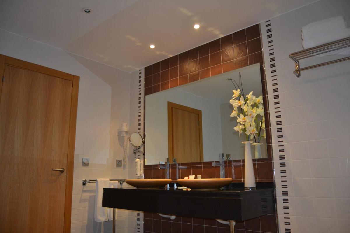 Un baño de Hotel Spa Odeón