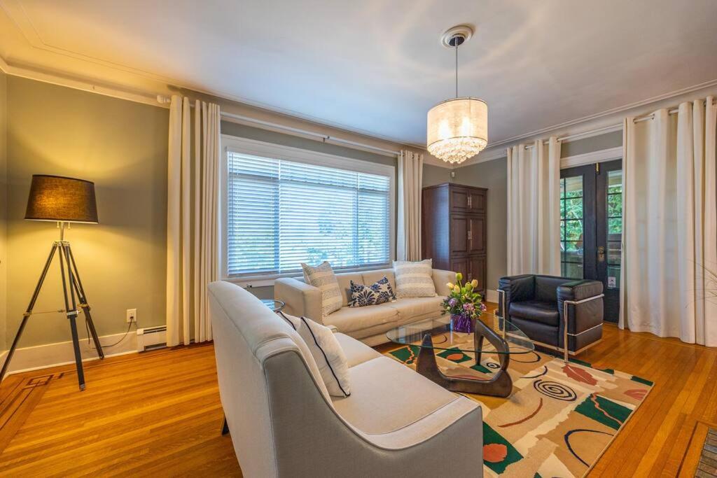 Newly renovated Heritage House - Housity