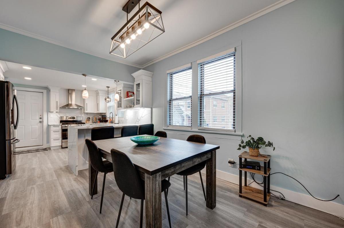 Bucktown Beauty! Pet friendly and Secret Space for the Whole Group condo - Housity