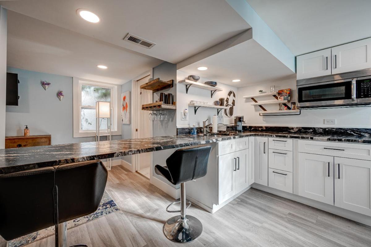 Bucktown Beauty! Pet friendly and Secret Space for the Whole Group condo - Housity