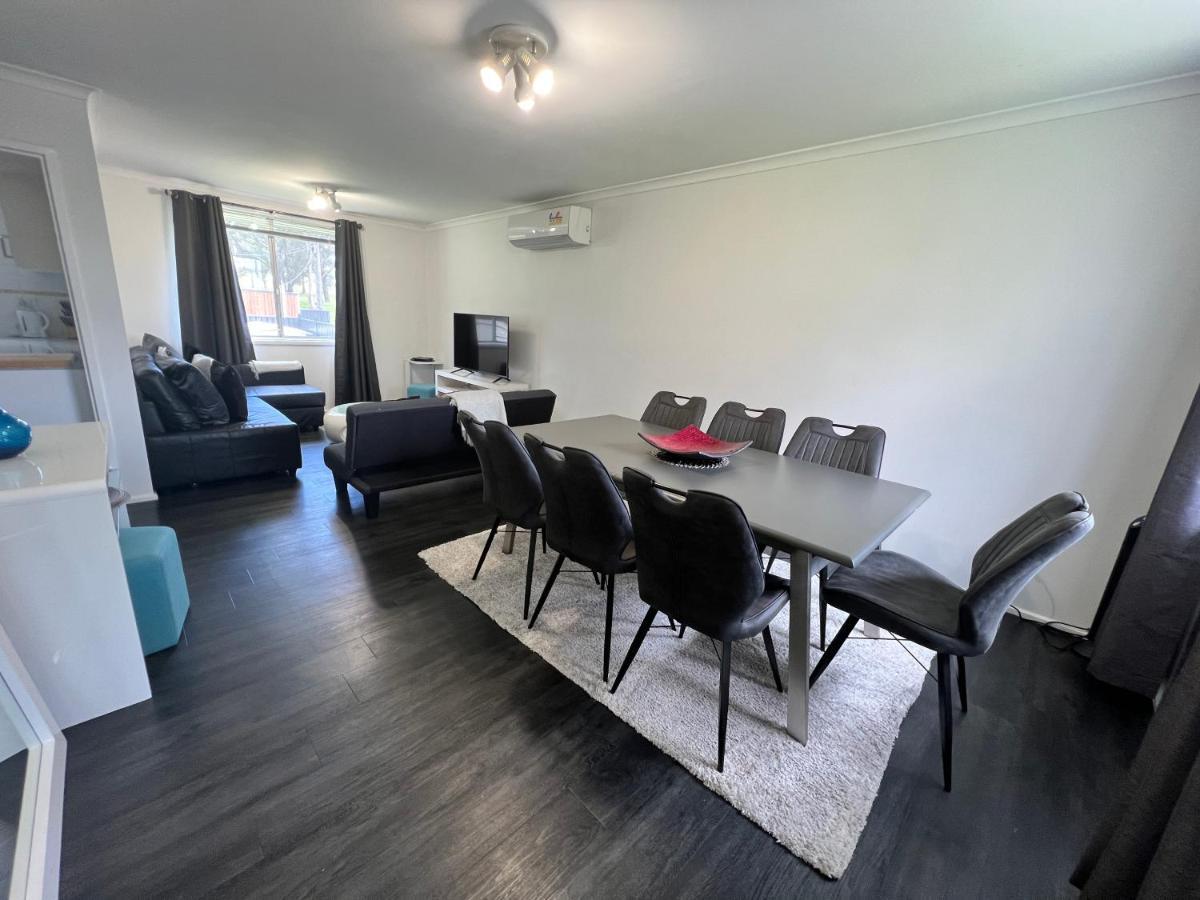 Cheerful Comfortable Home in Higgins Wine Parking Wifi - Housity