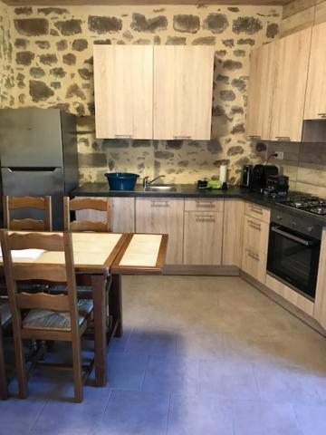 appartement de l'église et du château 2 à 15 personnes - Housity