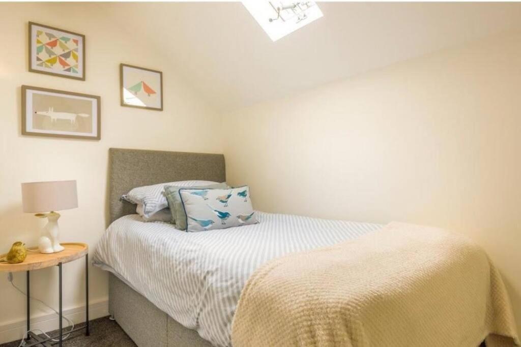 Modern cottage, heart of the Peak District views - Housity
