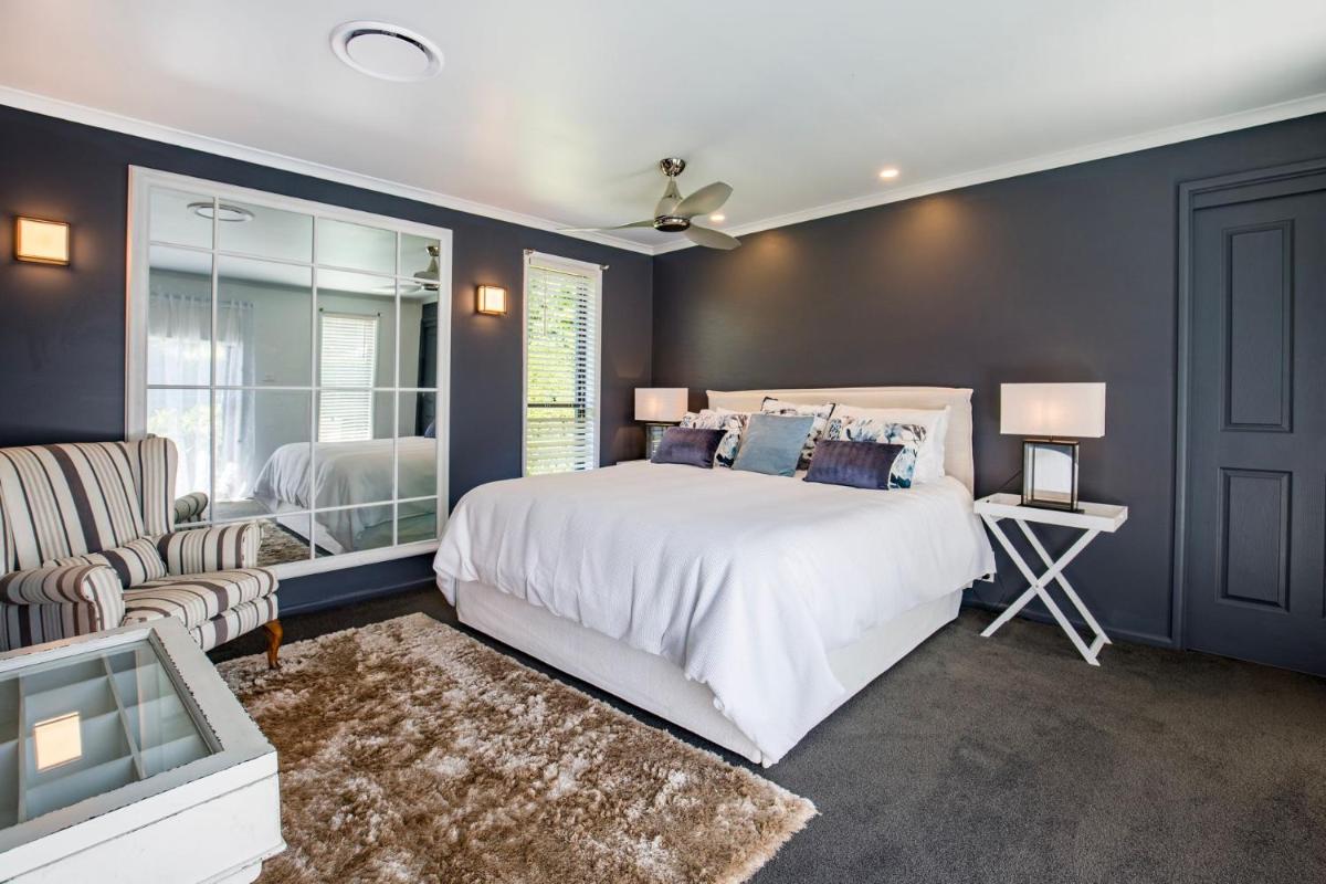 Mulberry House - Pet Friendly with Swimming Pool - Housity
