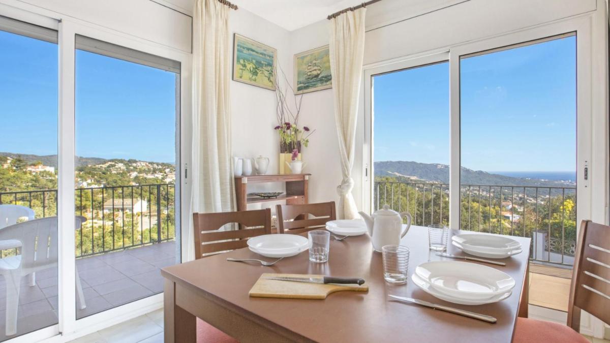 House - 3 Bedrooms with Pool and Sea views young people group not allowed - 8977 - Housity