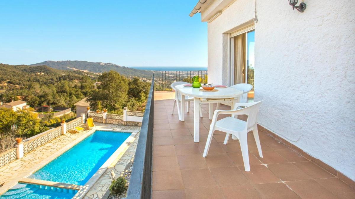 House - 3 Bedrooms with Pool and Sea views young people group not allowed - 8977 - Housity