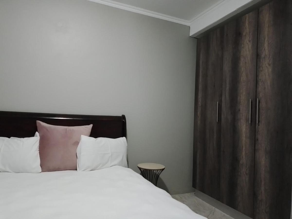 Family Room 3 - Housity
