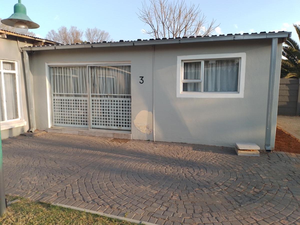 Family Room 3 - Housity