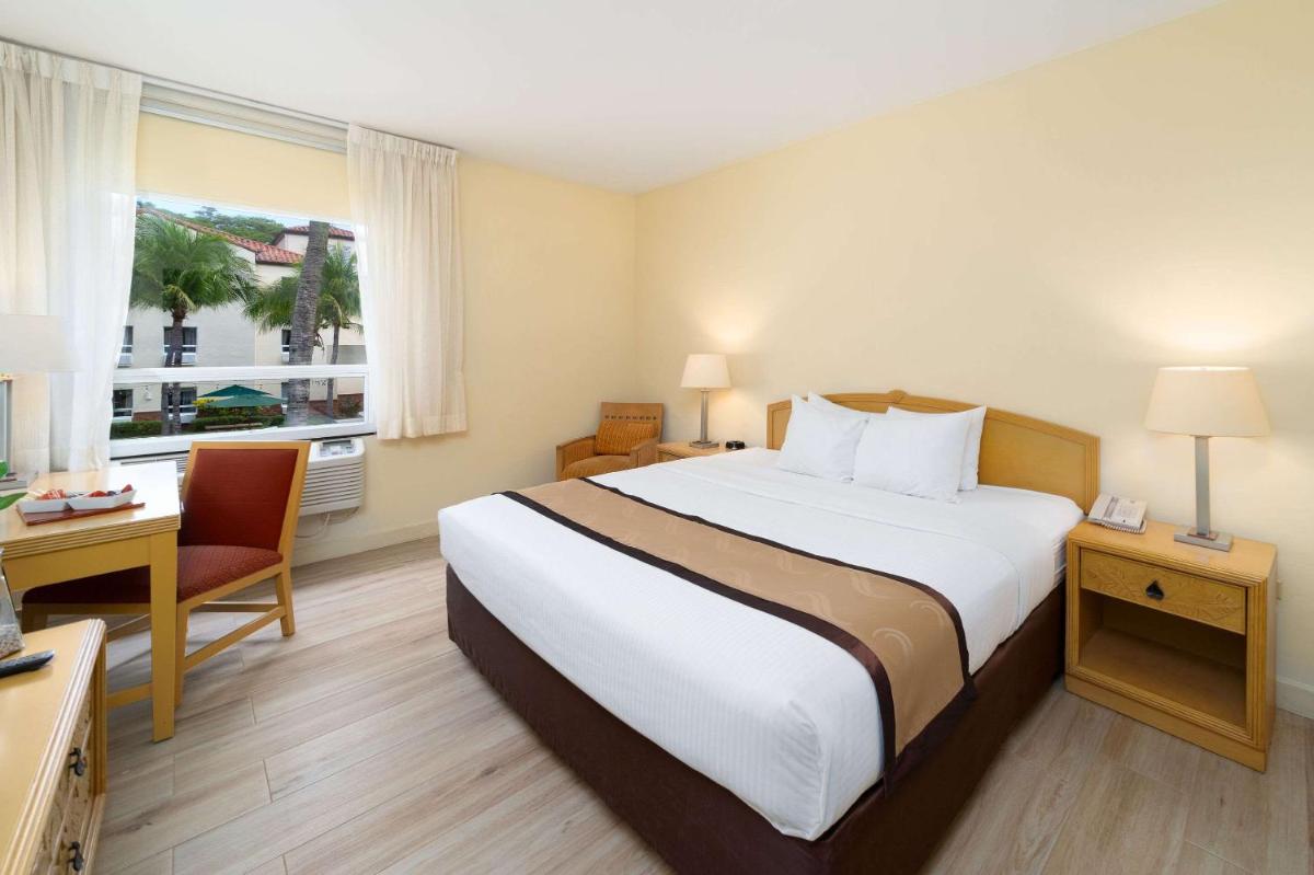 Quality Hotel Real Aeropuerto San Salvador - Housity
