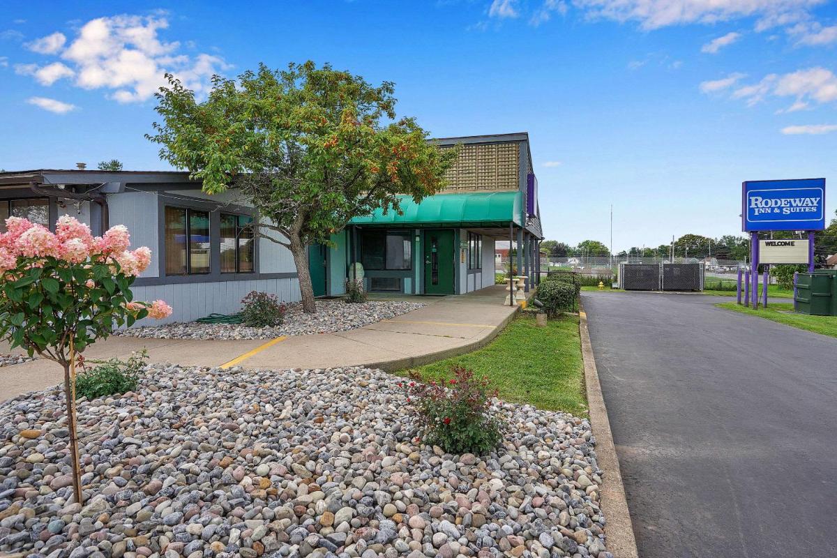 Days-Inn by Wyndham Liverpool-Syracuse - Housity