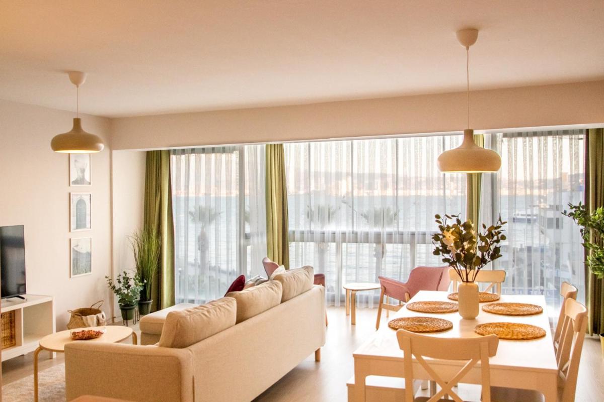 Flat with Sea View near Karsiyaka Coast - Housity