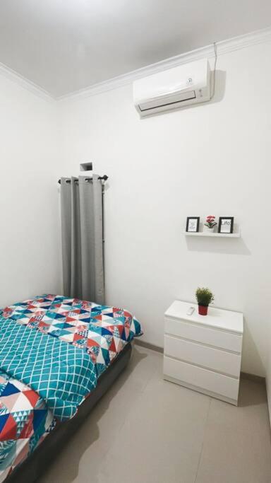 Omaira Homestay Batu - Housity