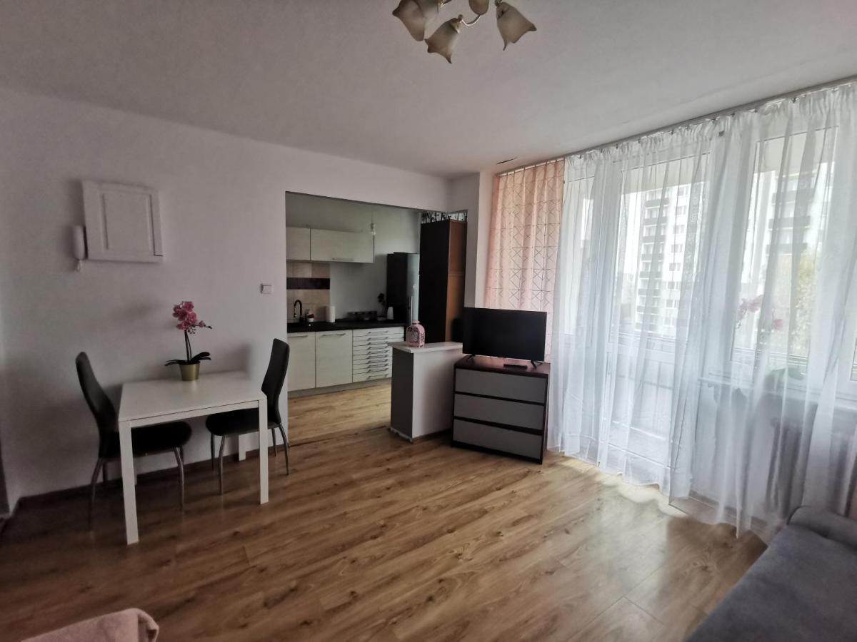 Kawalerka z balkonem 27 - Housity
