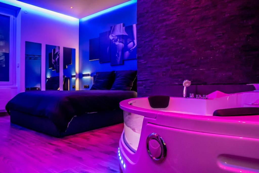 BLUE NIGHT - Jacuzzi - Bord de Seine - Housity