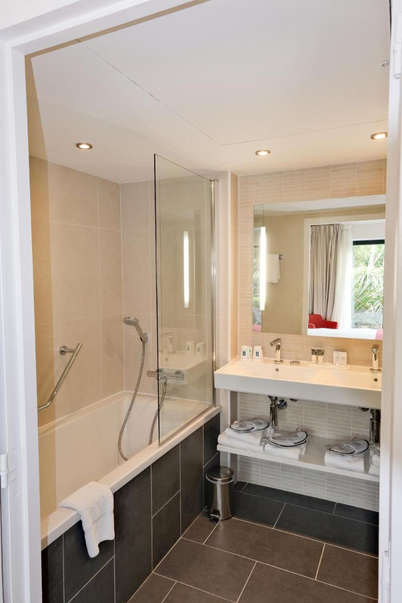 Salle de bains dans l'établissement Thalazur Cabourg - Hôtel & Spa