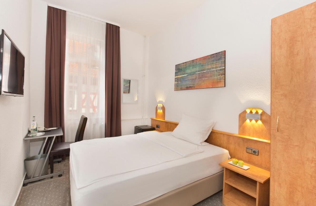 Hotel Goldenes Lamm - Housity
