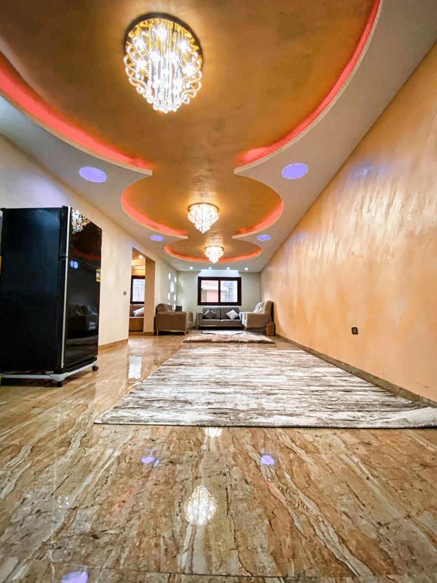 Pyramids Cleopatra - Housity
