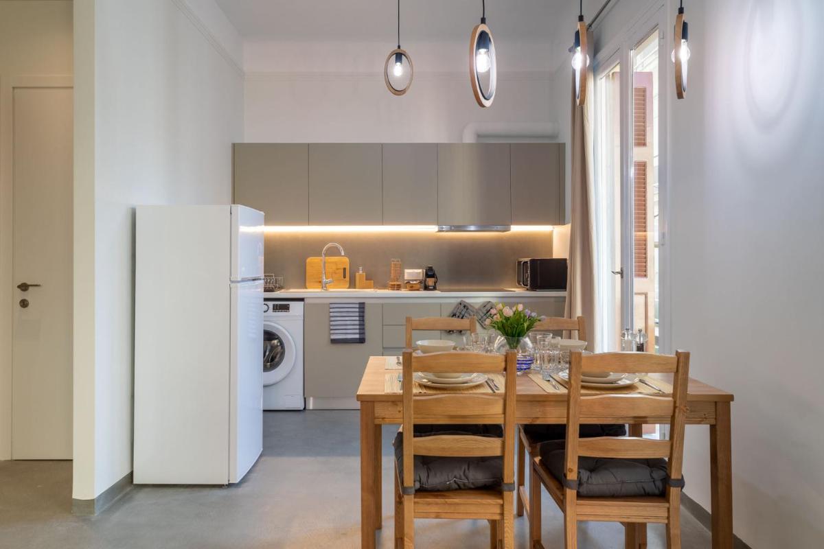 Suitetrails - Christiana's lovely apartment in Psyri, Athens