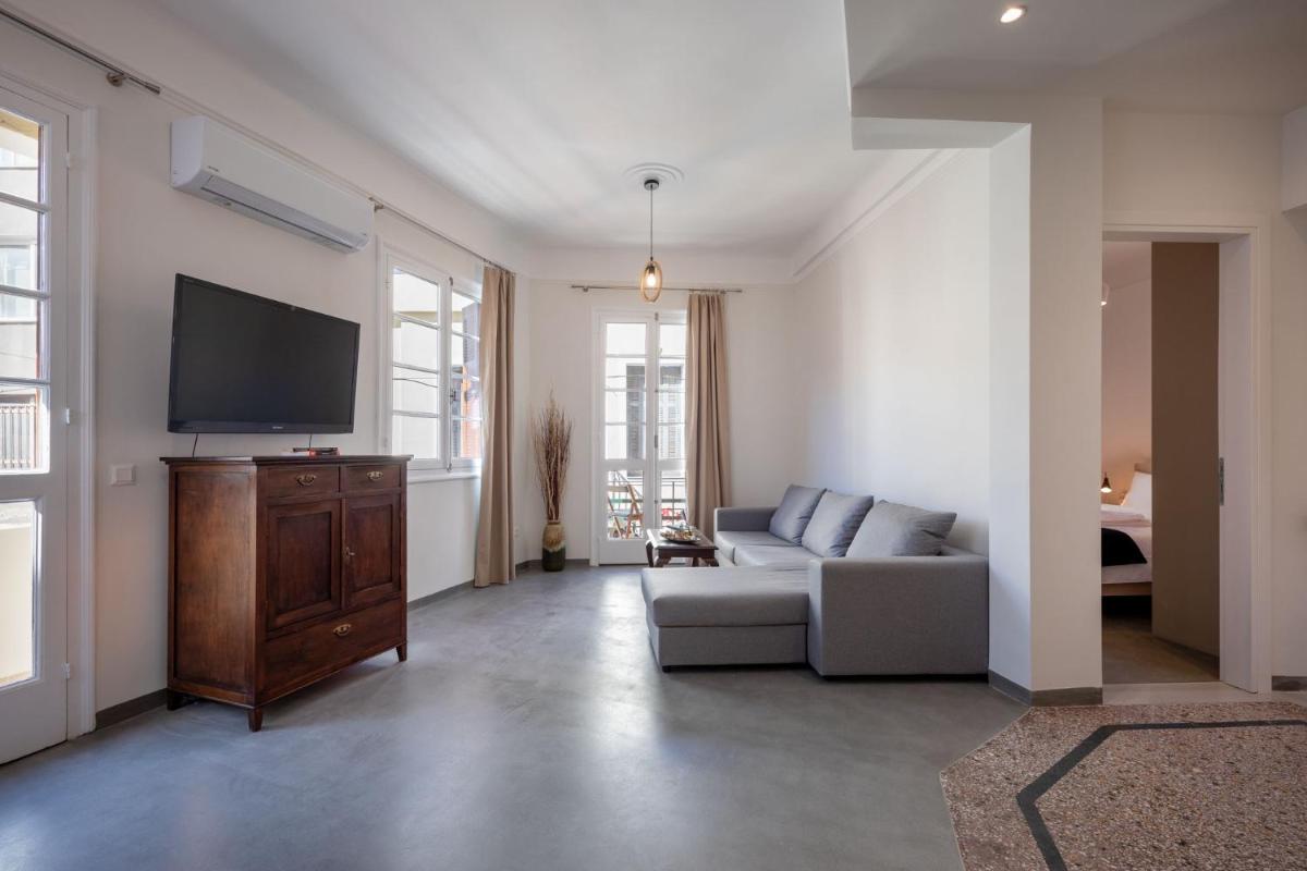 Suitetrails - Christiana's lovely apartment in Psyri, Athens