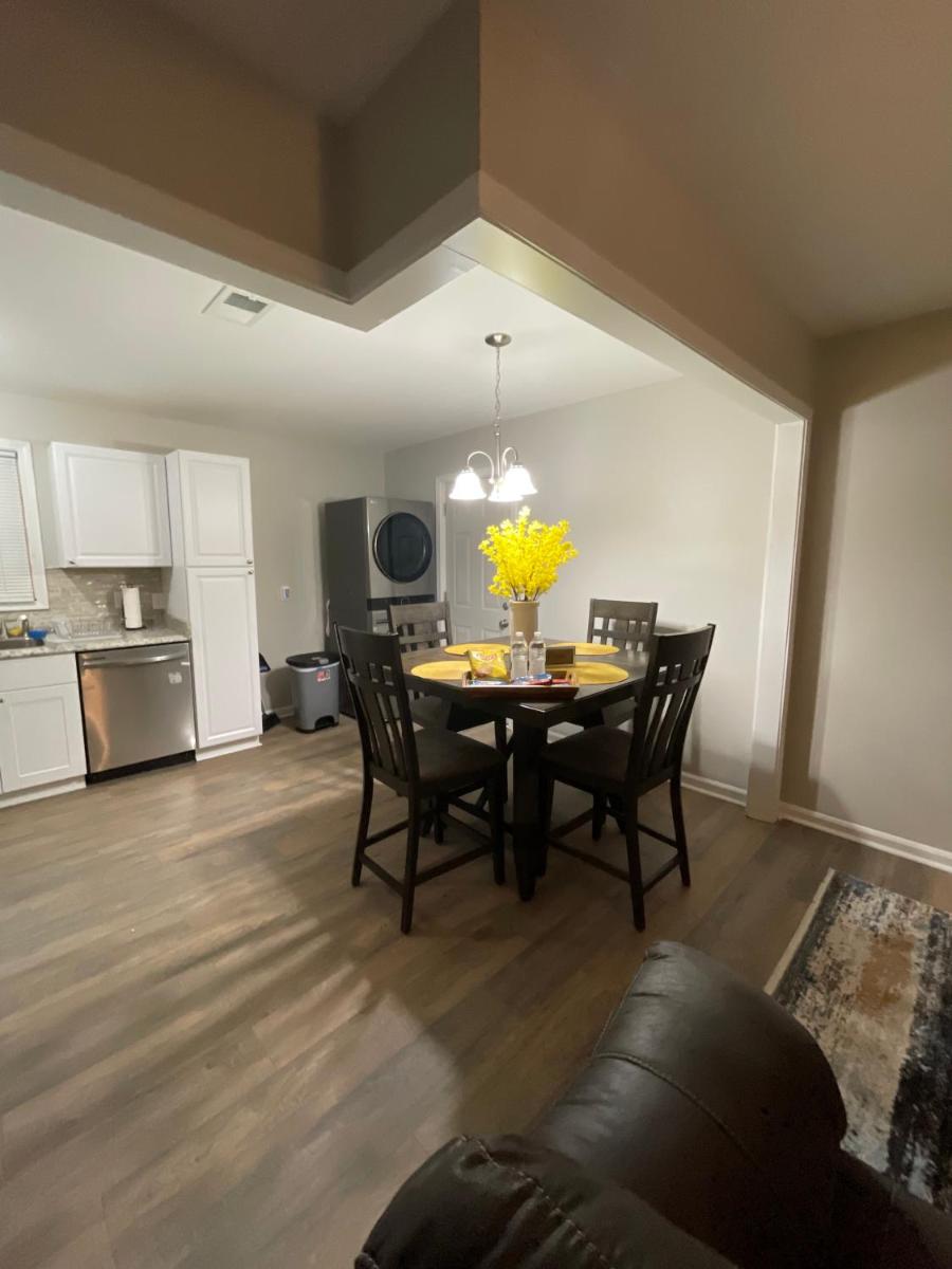 The Comfortable Getaway in Northeast Columbia - Housity