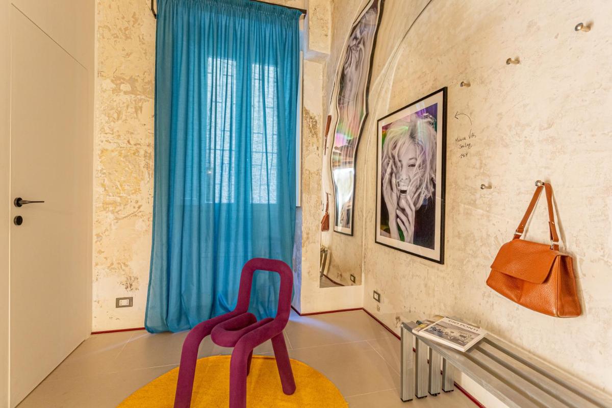 RUINS_DESIGN LOFT 150 MT FROM COLOSSEUM - Housity