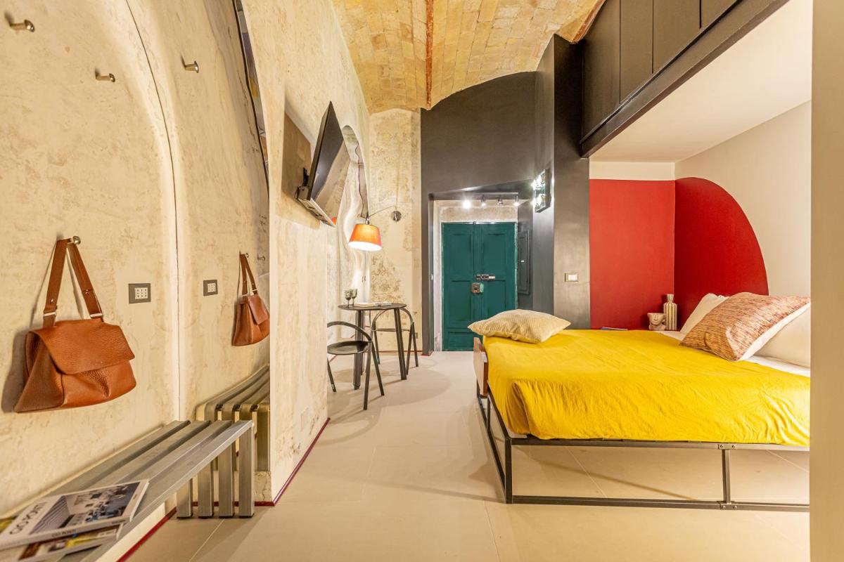 RUINS_DESIGN LOFT 150 MT FROM COLOSSEUM - Housity