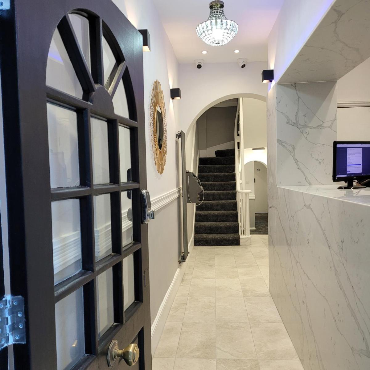Argyle Square Hotel - Housity