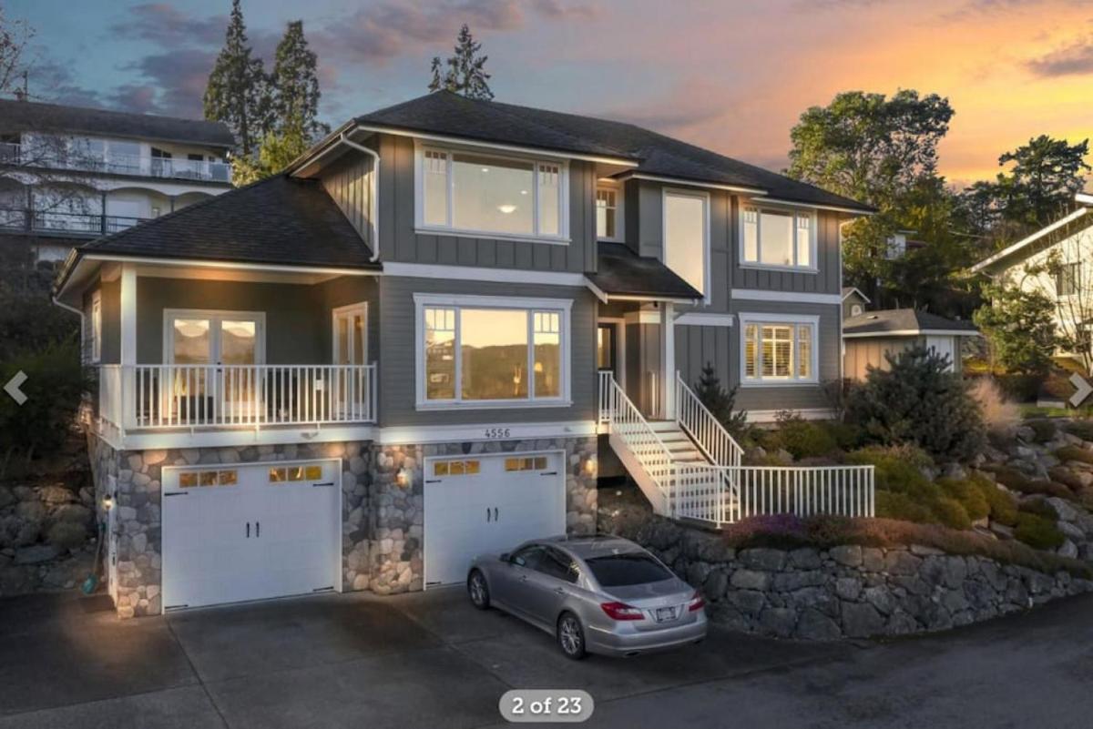 Hot Tub Cowichan Bay Ocean View, Games Room and Sauna - Housity