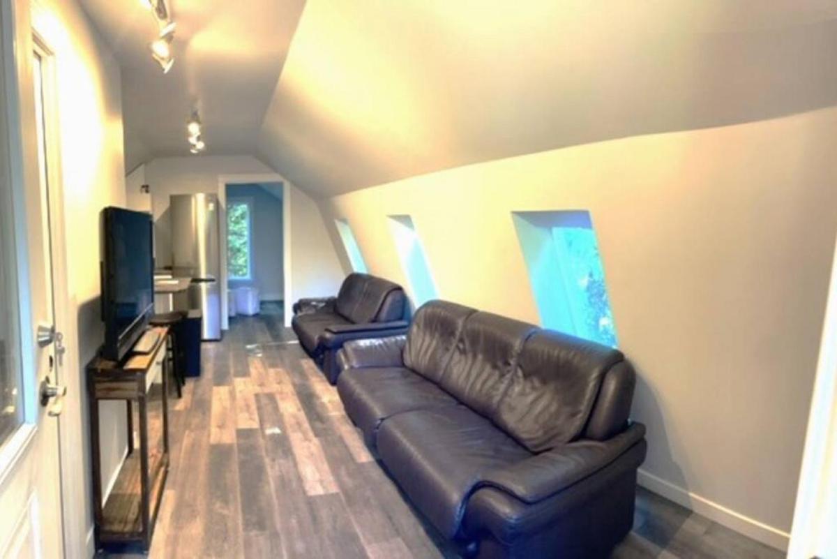 Rustic 1-Bedroom farm style loft with fire pit - Housity