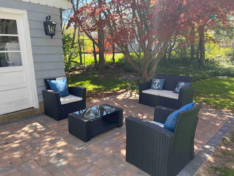 Retro mid-century modern ranch in the heart of CT! - Housity