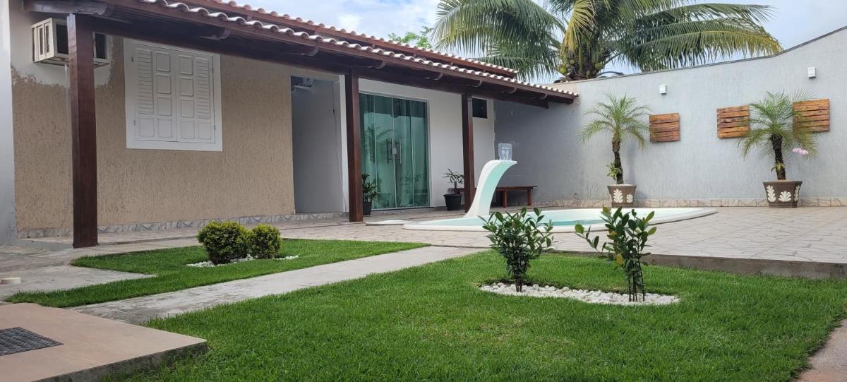 CASA COM PISCINA no CENTRO - Housity
