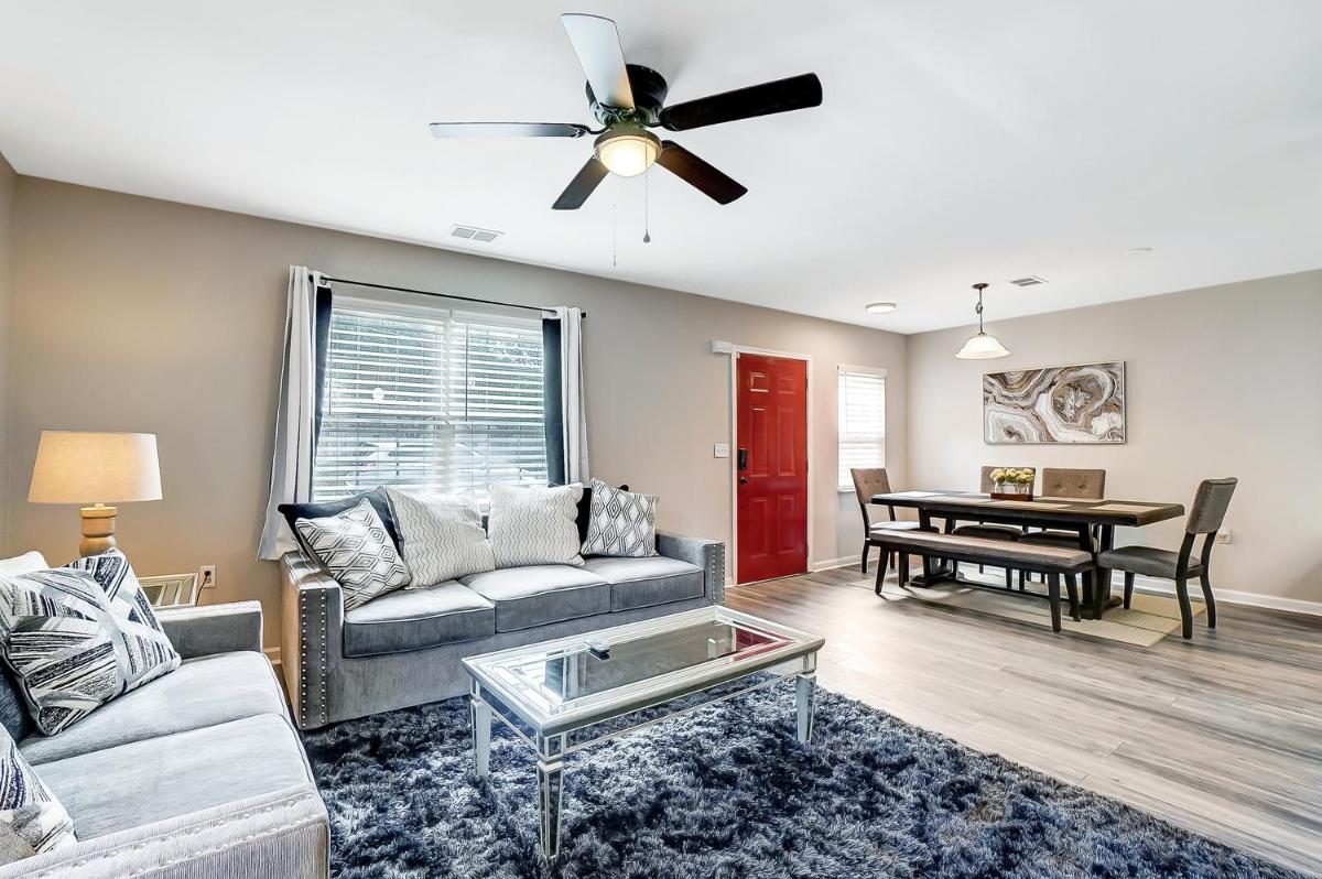 Cozy, 1-Level Cottage - 5 miles to Uptown CLT - Housity
