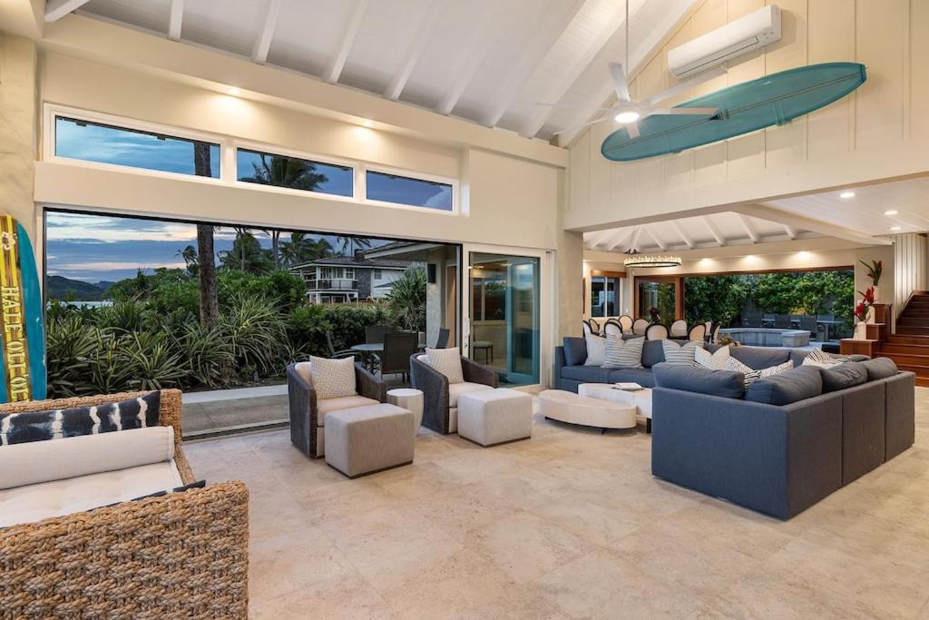 Luxury beachfront villa on a world class beach in Kailua, HI - Housity