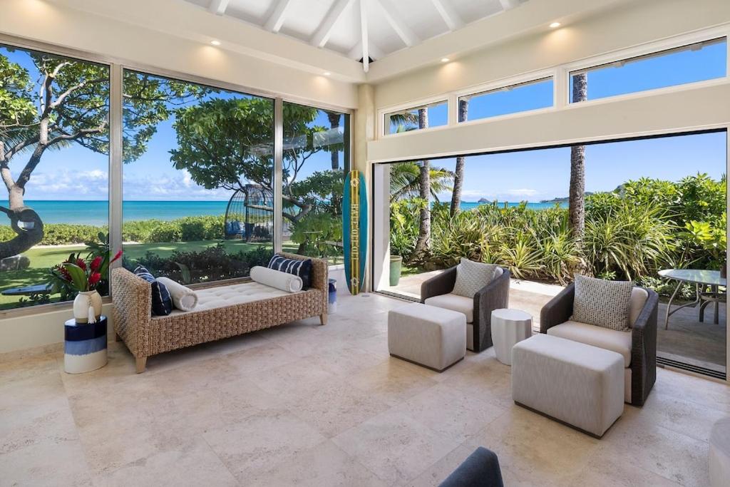Luxury beachfront villa on a world class beach in Kailua, HI - Housity