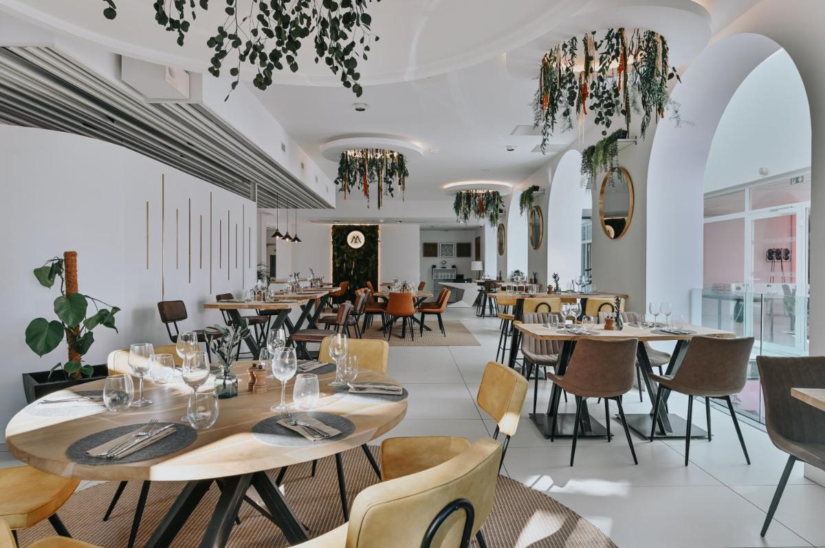 Restaurant ou autre lieu de restauration dans l'établissement Le Meez