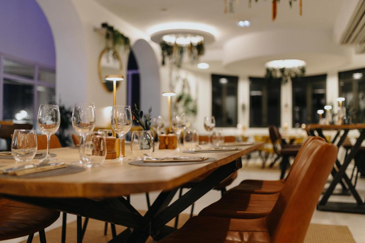 Restaurant ou autre lieu de restauration dans l'établissement Le Meez